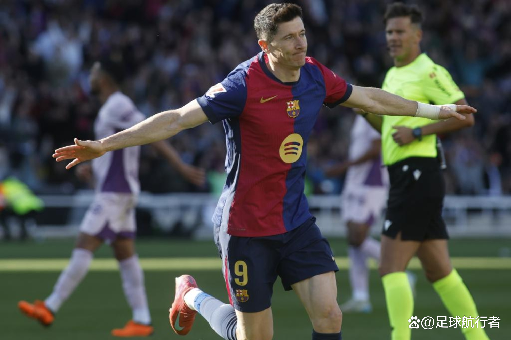  莱万多夫斯基回归赛场，绝杀首场状态亮眼，勇士观众沸腾！